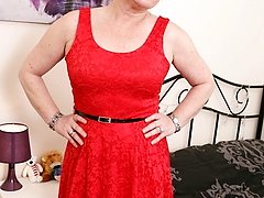 Insatiable Brit mature woman Diane loves to get wet and wild