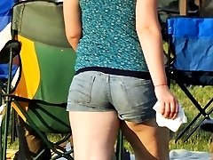 Girls in booty shorts spied on cam