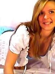 Supah cute coed gets naked infront of the webcam