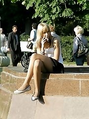 Upkirt view of the amateur woman caught in public