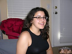 Amateur Brunette Chubby Glasses Wearing Girl - Bella Model
