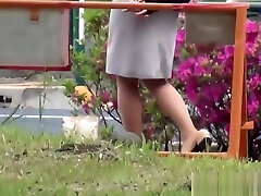 Fetish asian whore peeing in alleyway