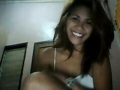 pretty filipina mom misty showing her hairy pussy on web cam