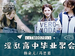 Went to the graduation party and ended up fuckin' the most popular ladies - Threesome And Orgy