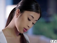 мегера молодая азиатская студентка занимается страстным сексом с соседом