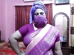 Desi aunty sex talk, Didi trains for jaw-dropping fucking