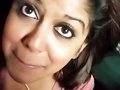 Desi Indian gives a hot blowage