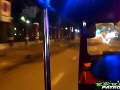 миниатюрная тайская толстушка отсасывает мой длинный член миниатюрная тайская толстушка отсасывает мой длинный член