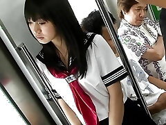 öffentlicher gangbang im bus - asiatischer teenager wird von vielen alten kerlen gefickt