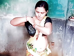 ????BENGALI BHABHI IN BATHROOM Utter VIRAL MMS (Cheating Wife Amateur Homemade Wife Real Homemade Tamil 18 Year Older Indian Uncensor