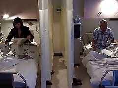 nena sexual recibe una follada dura durante una visita al hospital