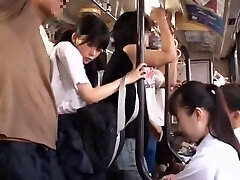 令人难以置信的日本妓女在最佳的位偷窥狂，替人打手枪熟的场景