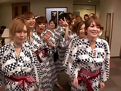 疯狂的日本妓女在最好的熟审查指法了，大奶子的电影