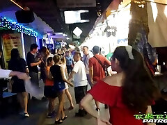 Horny boy shows how to pick up a real Thai chick Mee in some clubs