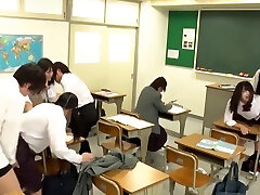 老师有足够的不尊重的女孩和impregn渍她 老师有足够的不尊重的女孩和impregn渍她