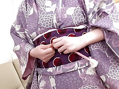 зрелая японская шлюха с большими сиськами изменила своему бывшему парню и получила оргазм