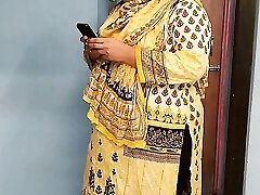 35 Year Aged (Ayesha Bhabhi) bakaya paisa lene aye the, paise ke badle padose se kiya Choda Chudi, Hindi Audio - Pakistan