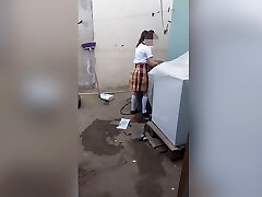 我发现我的继女独自在家洗她的内裤,变态的继父 我发现我的继女独自在家洗她的内裤,变态的继父