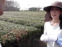 我找到了一个看起来很性感的老太太,她在球场上努力工作以跟上那个身体。 -5 我找到了一个看起来很性感的老太太,她在球场上努力工作以跟上那个身体。 -5