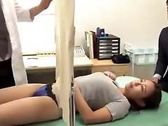 Delicious Wife undergoes approach of the pervy doctor See Complete: https://won.pe/5pQyY5