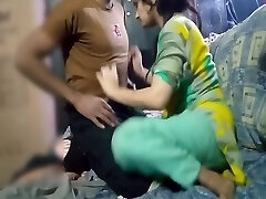 Indian Super-sexy Teen Class School Girl Dost Ke Gf Ko Chod Diya Mota Lan Dakha Jusna Lga Gyi Utter Hindi Audio