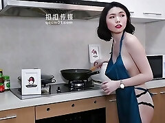 亚洲丰满的妈妈有性别与继子 亚洲丰满的妈妈有性别与继子