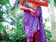 भारतीय देसी लड़की आउटडोर स्नान