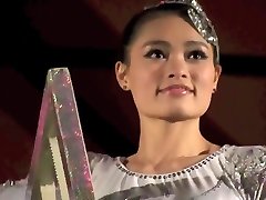 GORGEOUS CHINESE DAME PERFORMING DEATH DISOBEYING STUNT
