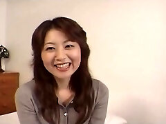 Japanese Housewife Gives a Specific Oral-Vibration (Uncensored)