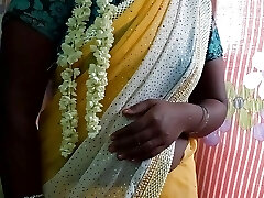 fille chaude indienne enlevant le sari