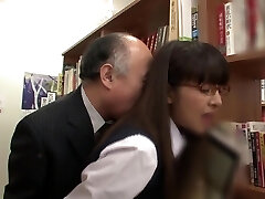 сумасшедшая японская девушка мари кониши, мао хамасаки, сузу наруми, нана ниномия в удивительный колледж, публичный фильм яв