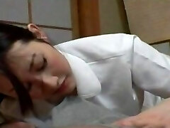 Busty Japanese babe cloué après un massage