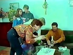 Wychowanie seksualne: para, zajmująca się miłością, człowiek, zakładania prezerwatywy