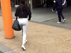 putain d'indien sexy en leggings gymshark 