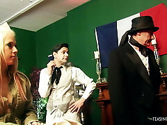 одного твердого члена недостаточно, чтобы доставить удовольствие этим развратным малышкам