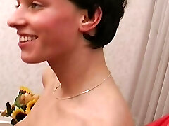 une mince allemande se fait asperger ses petits seins de sperme une mince allemande se fait asperger ses petits seins de sperme