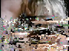 rubia lujuriosa monta una polla blanca gorda en la oficina