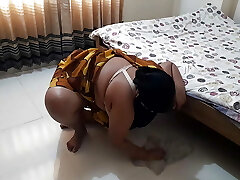 35 year old Gujarati Maid gets stuck under bed while cleaning then A boy gives tough fuck from behind - Indian Hindi Intercourse