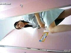 chinese women go to toilet.304