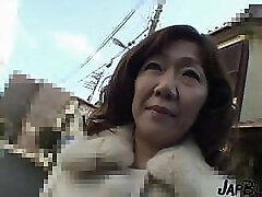 Japanese Cougar Receiving The Cum In Her Pussy