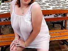 Amateur Fat Girl Posing and Teasing in a Bench