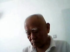 chatta con la coppia di anziani cinesi