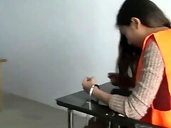 donna cinese in prigione