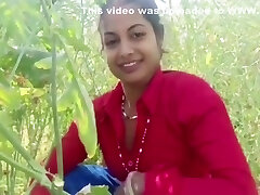 Cheating The Sis-in-law Working On The Farm By Luring Money In Hindi Voice