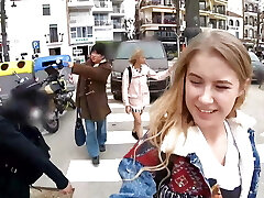 po raz pierwszy pojechałem do europy i sfilmowałem dziewczynę pieprzącą mnie przez całą noc
