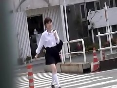 Inexperienced soft college girl gets quickly pulled into street sharking