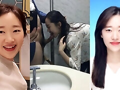 yi yuna pompino in un bagno pubblico