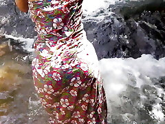 deshi indian gril selva río bañándose nud