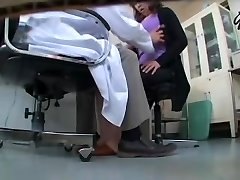 Cute Japanese bitch got her slit boinked at a clinic
