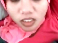 Adolescente indonésienne de Ménage en Essayant Bite Blanche Première Fois